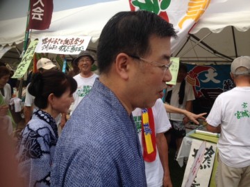 山田知事、激励の訪問−２