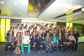 慰労会で選手団と京都宮城県人会員　記念写真