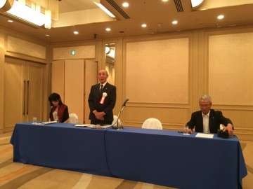 １２１総会で開会式の挨拶をする伊藤紀美男会長