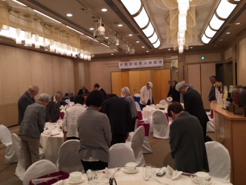総会は、最初に東日本大震災の物故者に黙祷を捧げる